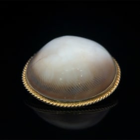 18K Yellow Gold Antique Shell Brooch