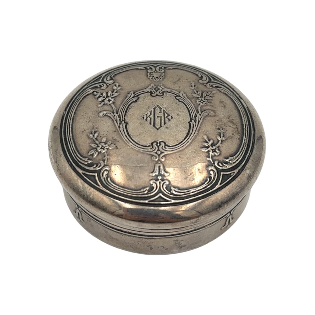 Tiffany & Co. Edwardian 1910s Silver Powder Jar: Tiffany & Co. Edwardian 1910s/1920s sterling silver powder jar, Measurement: 5.5 cm diameter x 2.1 cm Height, Weight: 53.9 grams
