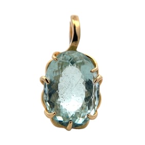 Oval Aquamarine Pendant in 14K Yellow Gold