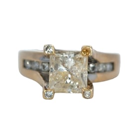 Diamond Engagement Ring in 14K Yellow Gold