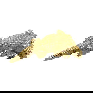 1960s Retro Vintage Alligator Brooch in 18 Karat Gold: Circa: 1960s, Metal Type: 18 Karat Yellow Gold, Design: Alligator Brooch, Weight: 8.8 grams, Measure: 1.25 inch width