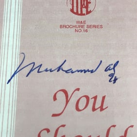 MUHAMMAD ALI AUTOGRAPHED BROCHURE PSA AUTHENTICATED