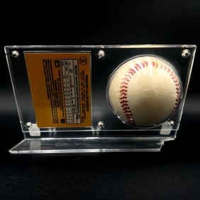 Greg Maddux Signed Baseball with Trading Card in Display Case