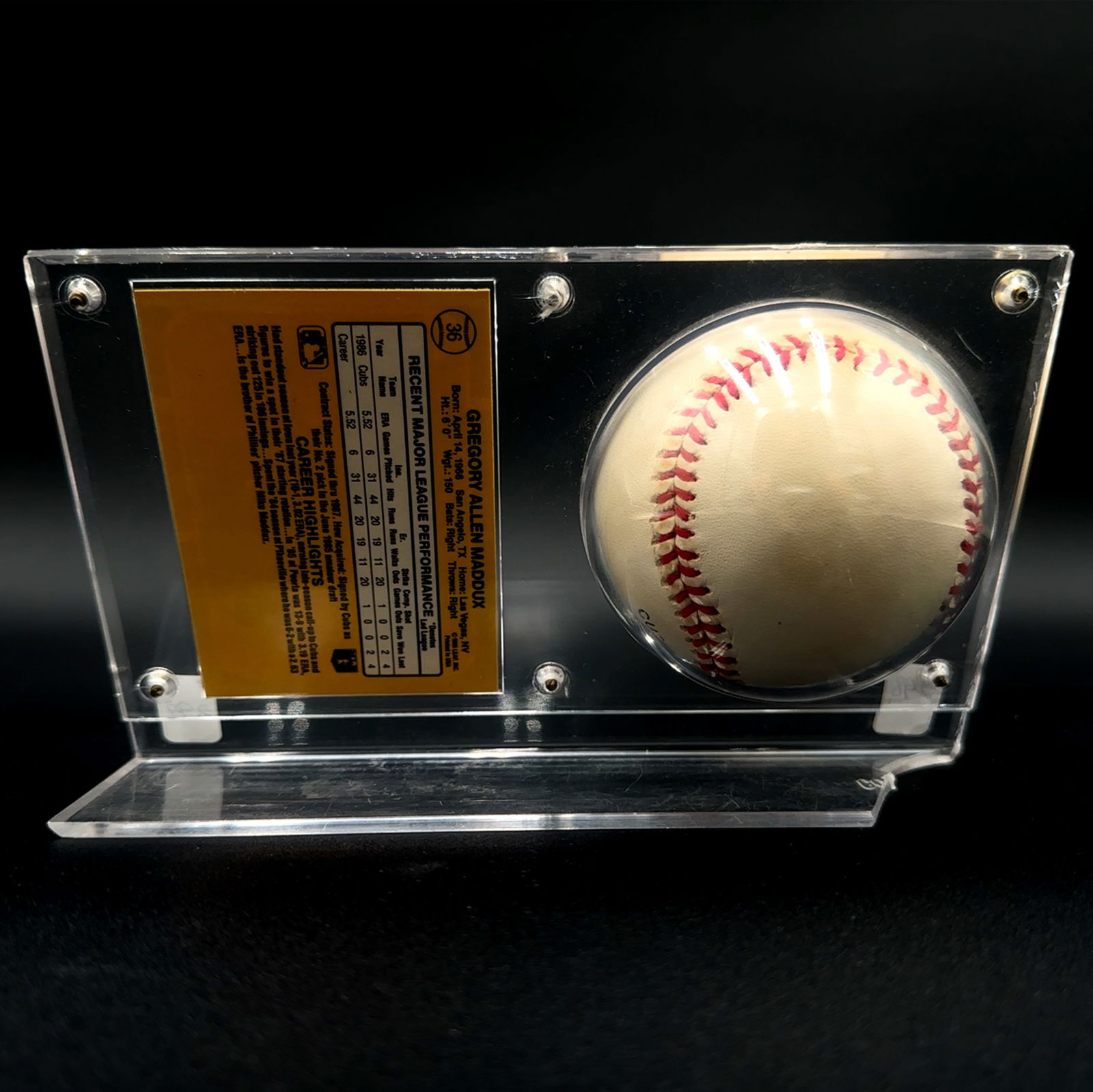 Greg Maddux Signed Baseball with Trading Card in Display Case (1 of 2)