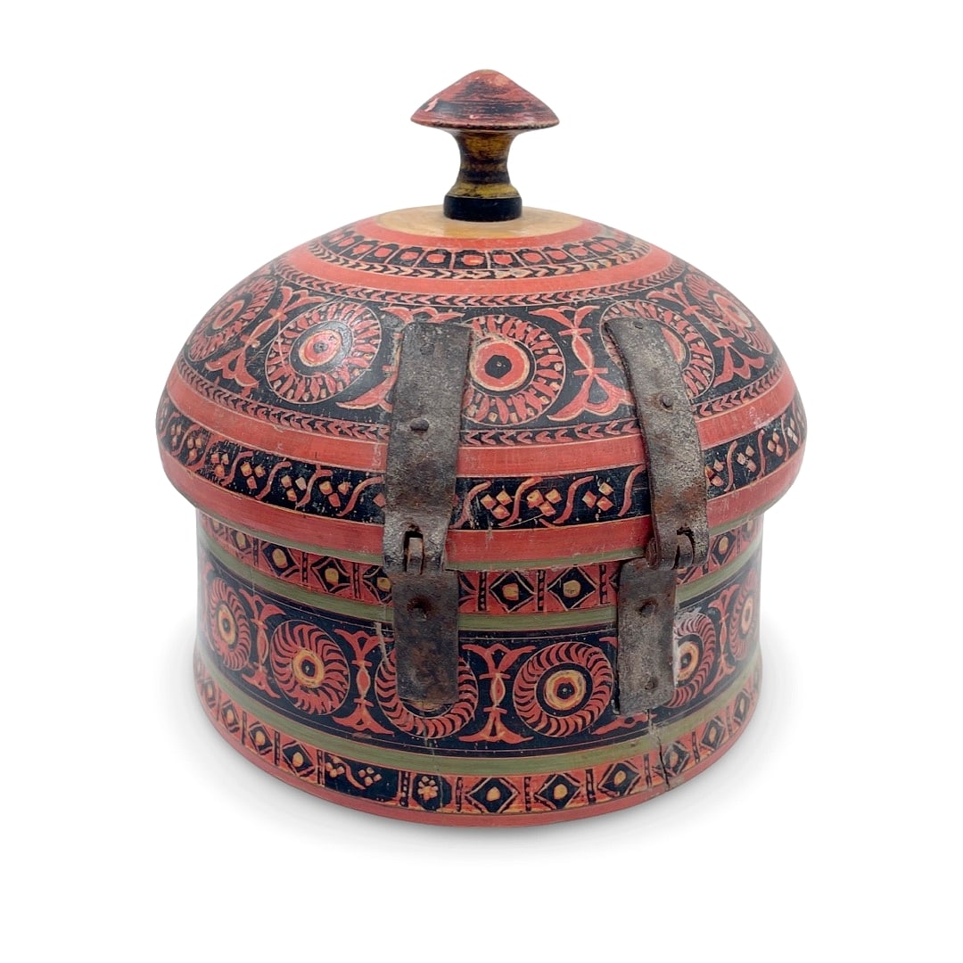 Early 20th Century Afghan Himalayan Handmade Wooden Container: Early 20th century Afghan Himalayan tribal handmade wooden container, diameter 16 cm, hight 16 cm.