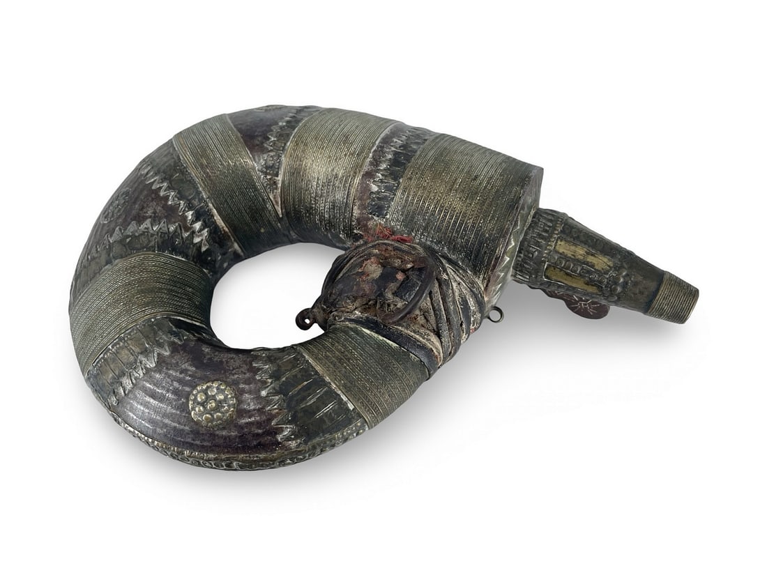 19th Century Indian Mixed Metal Gunpowder Flask: Description: 19th century Indian mixed metal gunpowder flask, 23 x 16 cm Condition: in good condition Inhouse worldwide shipping, including handling, $50; no hidden fees.