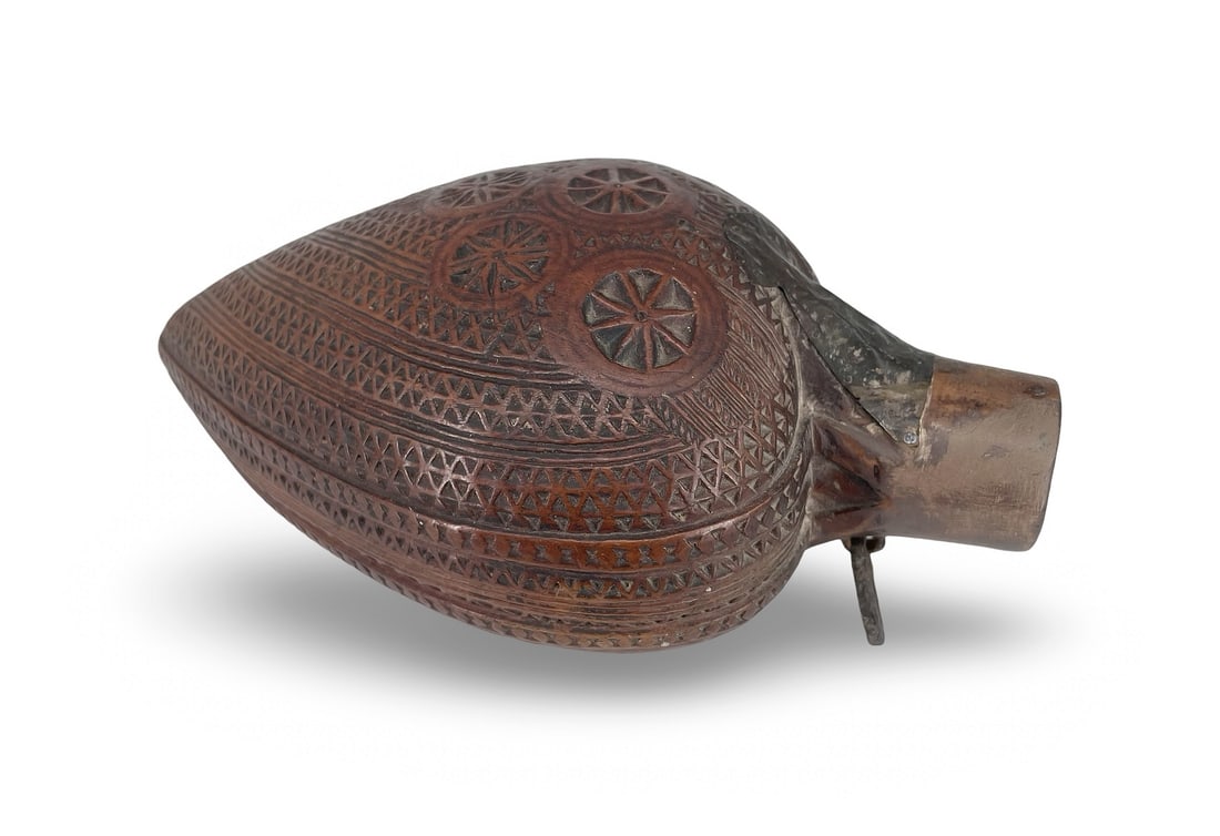 Ottoman Turkish Carved Wooden Gunpowder Flask: Description: Ottoman Turkish carved wooden gunpowder flask, 20 cm. Condition: in good condition, the stopper is missing Inhouse worldwide shipping, including handling, $50; no hidden fees.