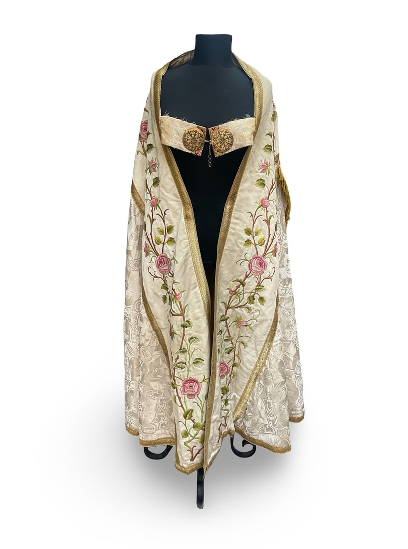 Early-to Mid 20th Century Sacred Heart Cope: Early-to mid 20th century Roman Sacred Heart Cope. A richly decorated priest chasuble, so called Roman Cope, with high-end decorations including orphreys featuring roses and metallic gold garlands. Th