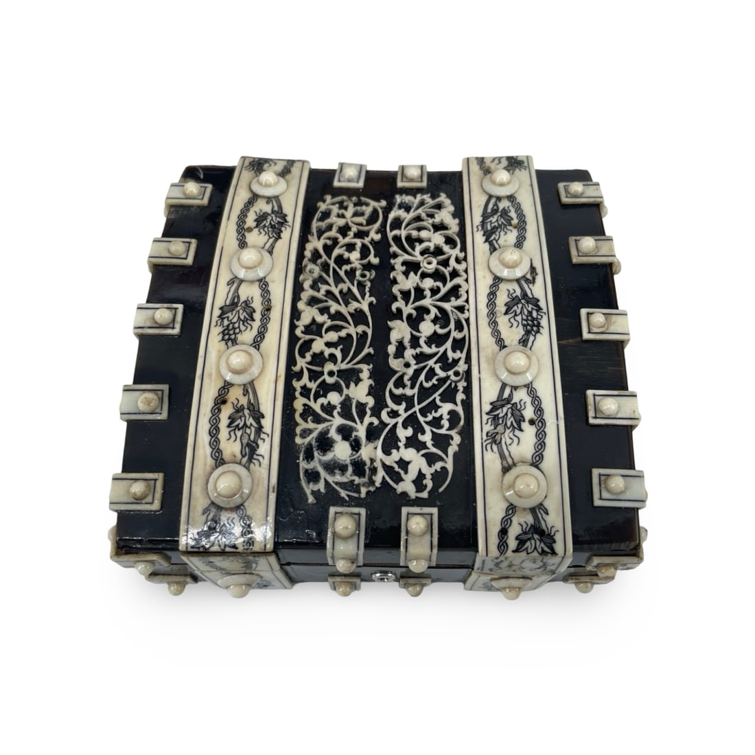 A Charming Anglo-Indian Vizagapatam Game Box: A charming Anglo-Indian Vizagapatam game box, 10 x 10 cm. The box contains its original game pieces. Keywords: mughal indian mystic mystical persian balkan greek macedonian albanian orient oriental or