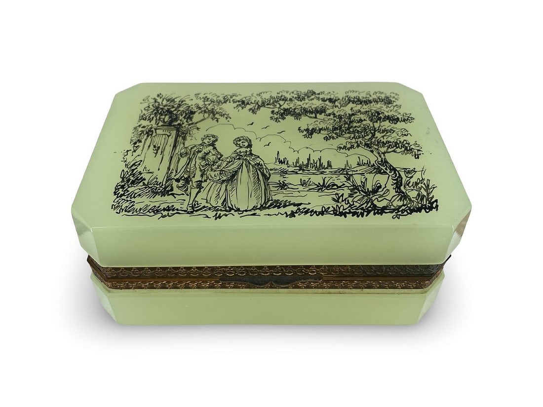 20th Century Artist Signed Murano Uranium Opaline Trinket Box: Description: 20th century Murano uranium opaline trinket box; the top of the box is decorated with the hand-painted Fragonard scene signed by the artist, the size of the box is 9 x 13,5 x 6 cm. The co