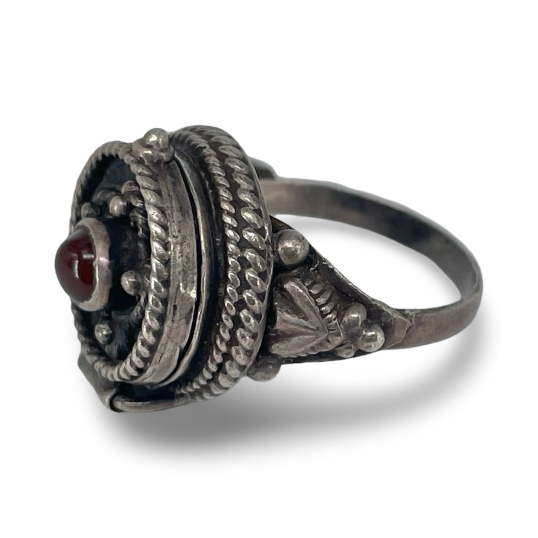 Islamic Middle Eastern Silver Poison Ring: Islamic Middle Eastern Silver Poison Ring Worldwide shipping including handling $30. IMPORTANT NOTES We provide domestic bank accounts for US, UK and EURO zone customers for easy payments. Wise-to-Wis