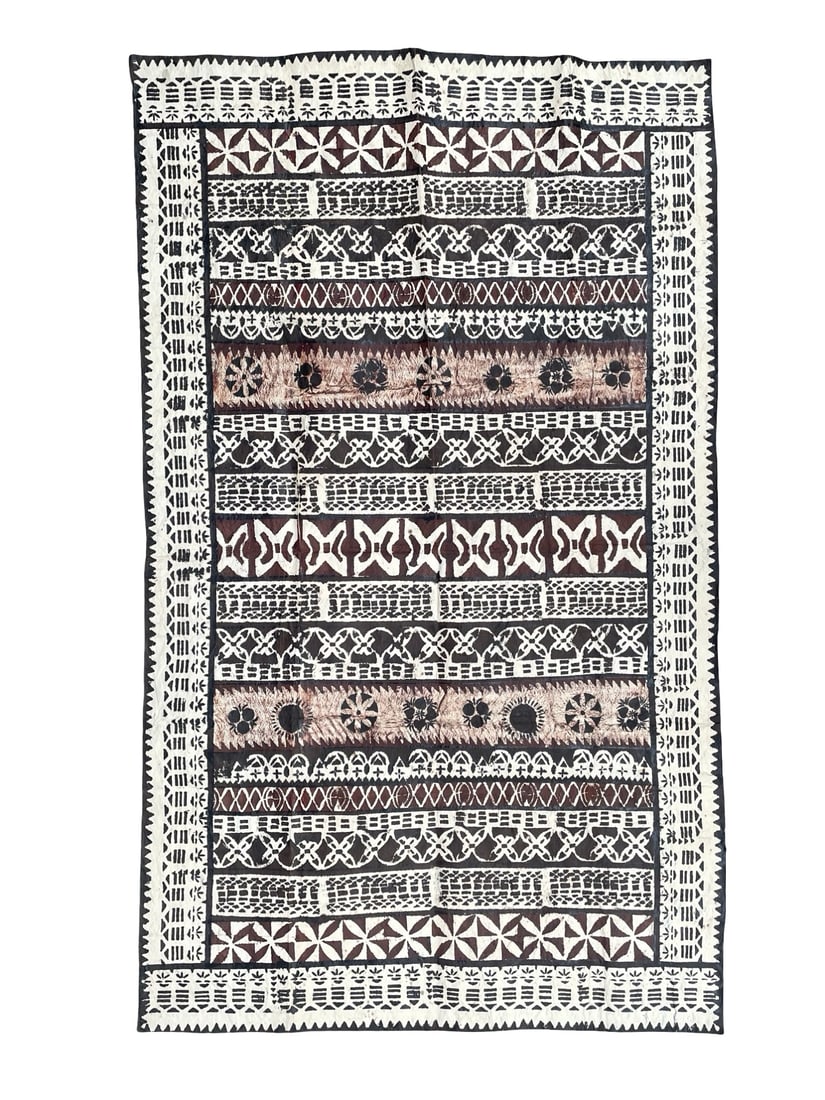 Vintage Fiji Watulele Tapa Bark Cloth: Vintage Fiji Watulele tapa bark cloth, 91 x 150 cm. Will be rolled and shipped in a protective tube. We ship to the United States PROBLEM-FREE. All the packages will be shipped as DDP (Delivered Duty