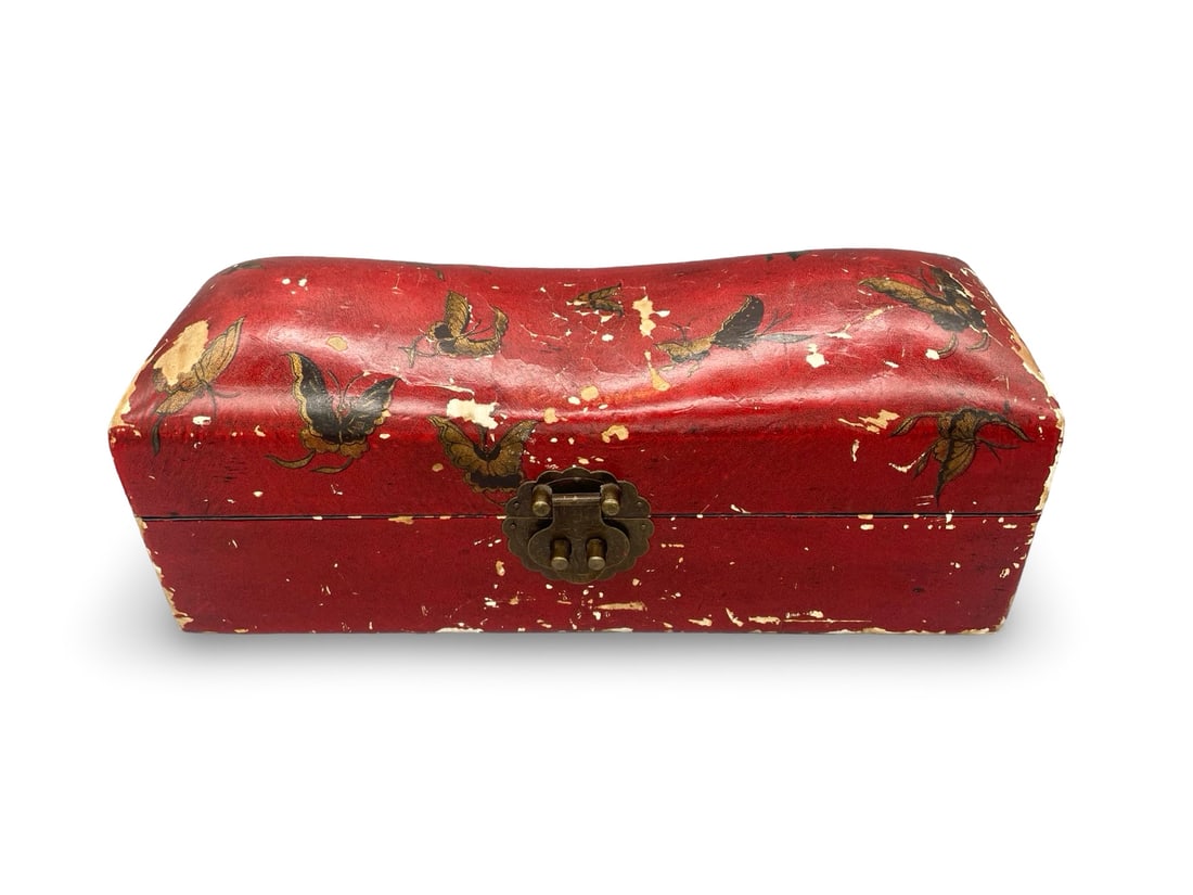 20th Century Chinese Wooden Pillow Box: 20th century Chinese wooden pillow box We ship to the United States PROBLEM-FREE. All the packages will be shipped as DDP (Delivered Duty Paid) , so you won’t have to pay ANY customs taxes (country