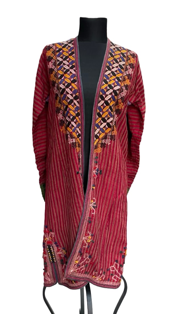 Antique Tekke Turkmen Embroidered Silk Chapan Robe (Khalat) (1 of 14)