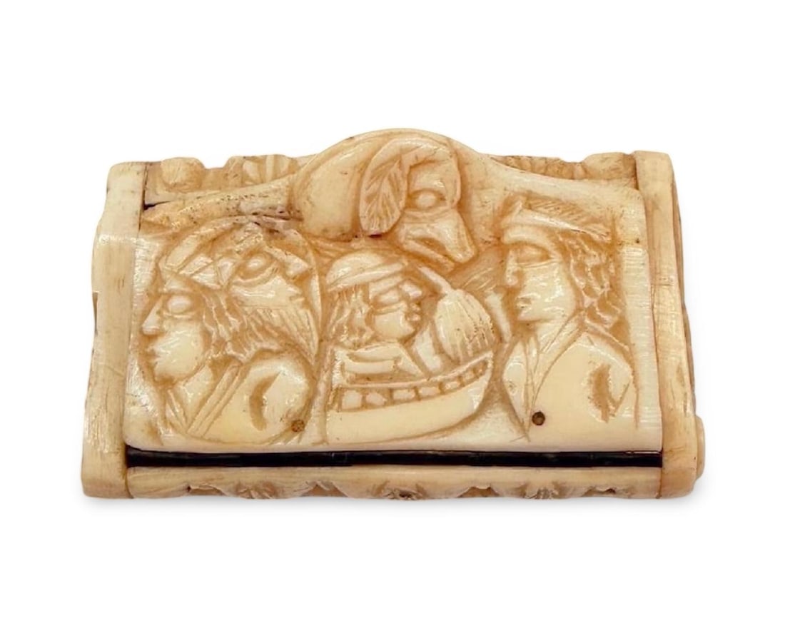 Napoleonic Era French Prisoner of War Carved Bone Snuff Box – Narrative Figural Scene: Napoleonic Era French Prisoner of War Carved Bone Snuff Box – Narrative Figural Scene. An exceptionally rare and historically significant Napoleonic-era prisoner-of-war (POW) carved bone snuff box, 
