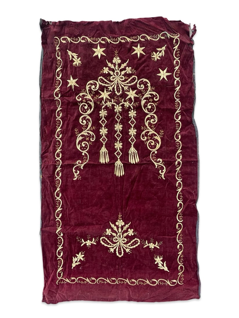 Middle Eastern Metallic Thread Embroidered Velvet Praying Rug: Middle Eastern Metallic Thread Embroidered Velvet Praying Rug (no lining). Some minor flaws on the velvet, embroideries are intact and in good condition. 78x140 cm. We ship to the United States PROBLE