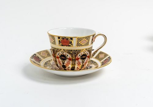 Royal Crown Derby 'Old Imari' (10 Tea Cups and Saucers). XLIV.: Description: Exceptional Royal Crown Derby 'Old Imari' (10 Tea Cups and Saucers). XLIV. Handcrafted in England in bone China and finished in 22CT gold. Hand-painted in cobalt blue and red on white bas
