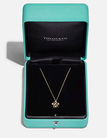 Tiffany & Co Sixteen Stone Schlumberger Pendant 18K Yellow Gold Platinum W/Box: Authentic Tiffany & Co Sixteen Stone Jean Schlumberger Lynn Pendant 18K Yellow Gold Platinum with Original Tiffany Box. Experience the artistry of the Tiffany & Co. Schlumberger Lynn Pendant ? crafted