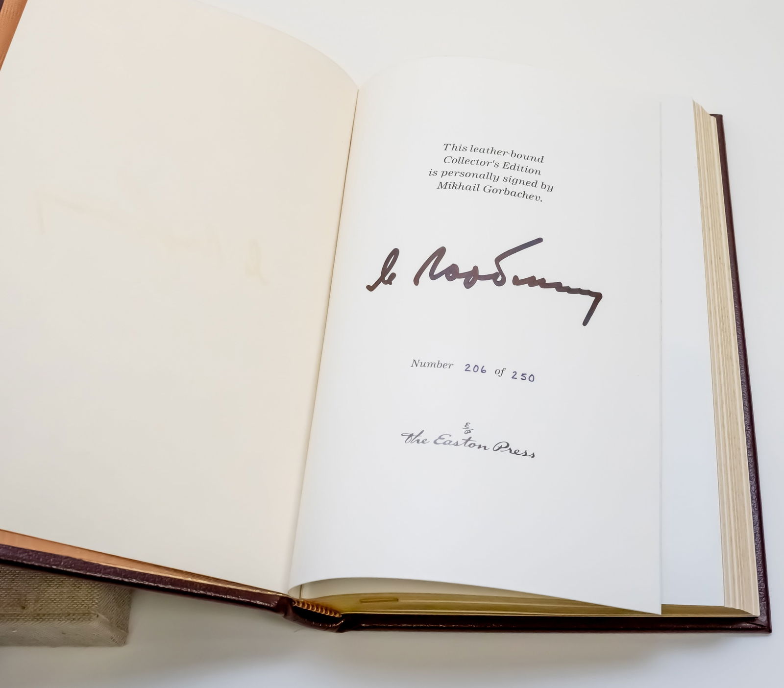 SIGNED 206 Rare Mikhail Gorbachev Perestroika Easton Press with Original Linen Slipcover (1 of 10)