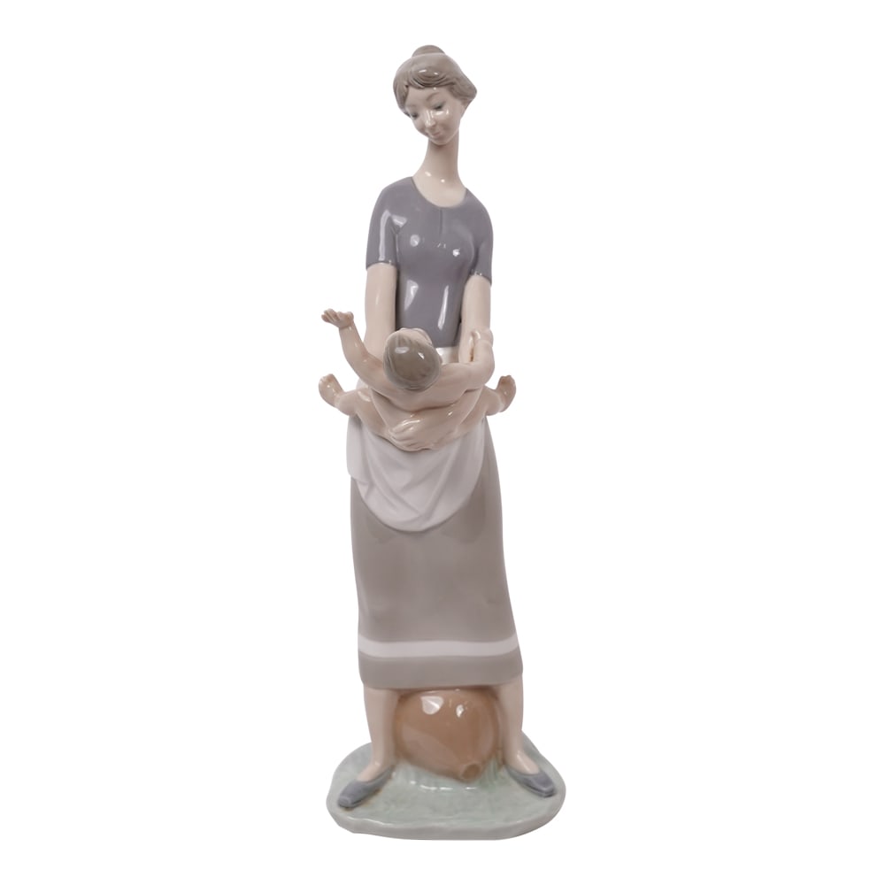 Lladr? Mother and Child Figurine 4575 (1 of 8)