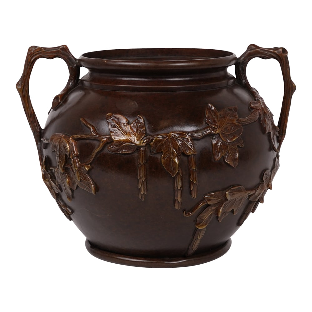 Chinese Antique Bronze Jardiniere or Urn: Chinese Antique Bronze Jardiniere or Urn. Provenance: Naples, FL Estate. House of Craven Auction Gallery: Please consider downloading our free mobile app available on iOS and Android: House of Craven.