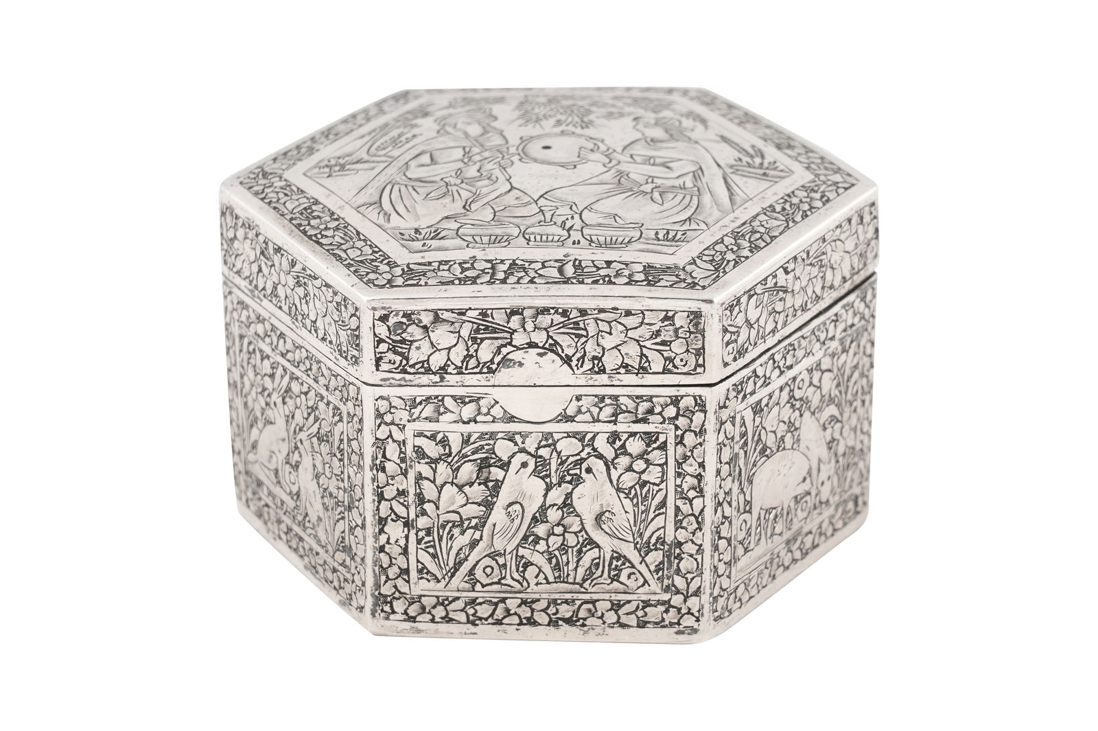 AN IRANIAN (PERSIAN) JA'FAR SILVER SNUFFBOX Isfahan, Iran, early 20th century, stamped Ja'far (1 of 6)