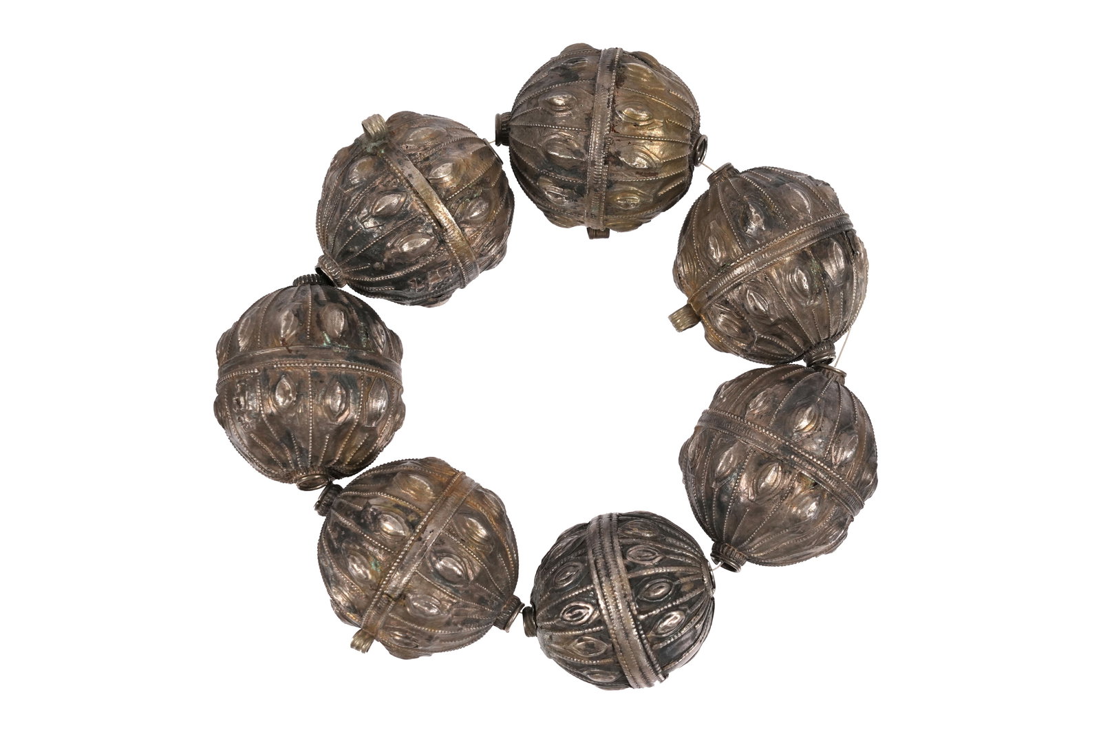 A YEMENI SILVER BEAD BRACELET Yemen, early 20th century (1 of 5)