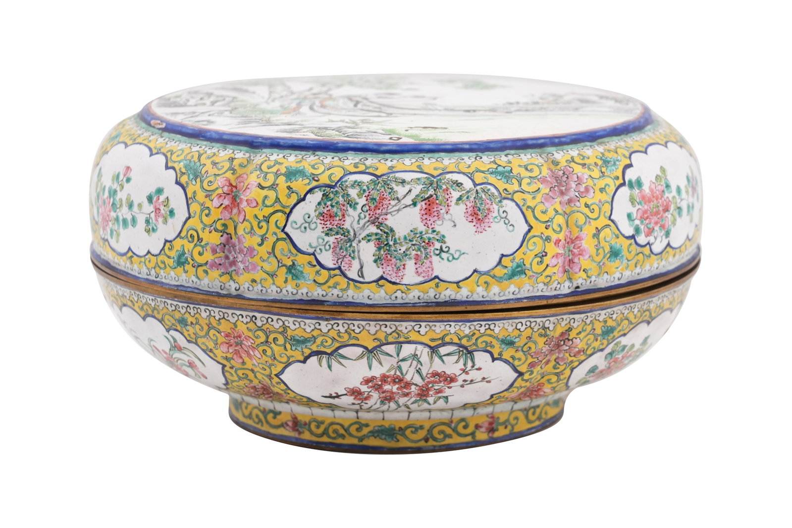 A CHINESE CANTON ENAMEL FAMILLE ROSE CIRCULAR BOX AND COVER 20th century (1 of 7)