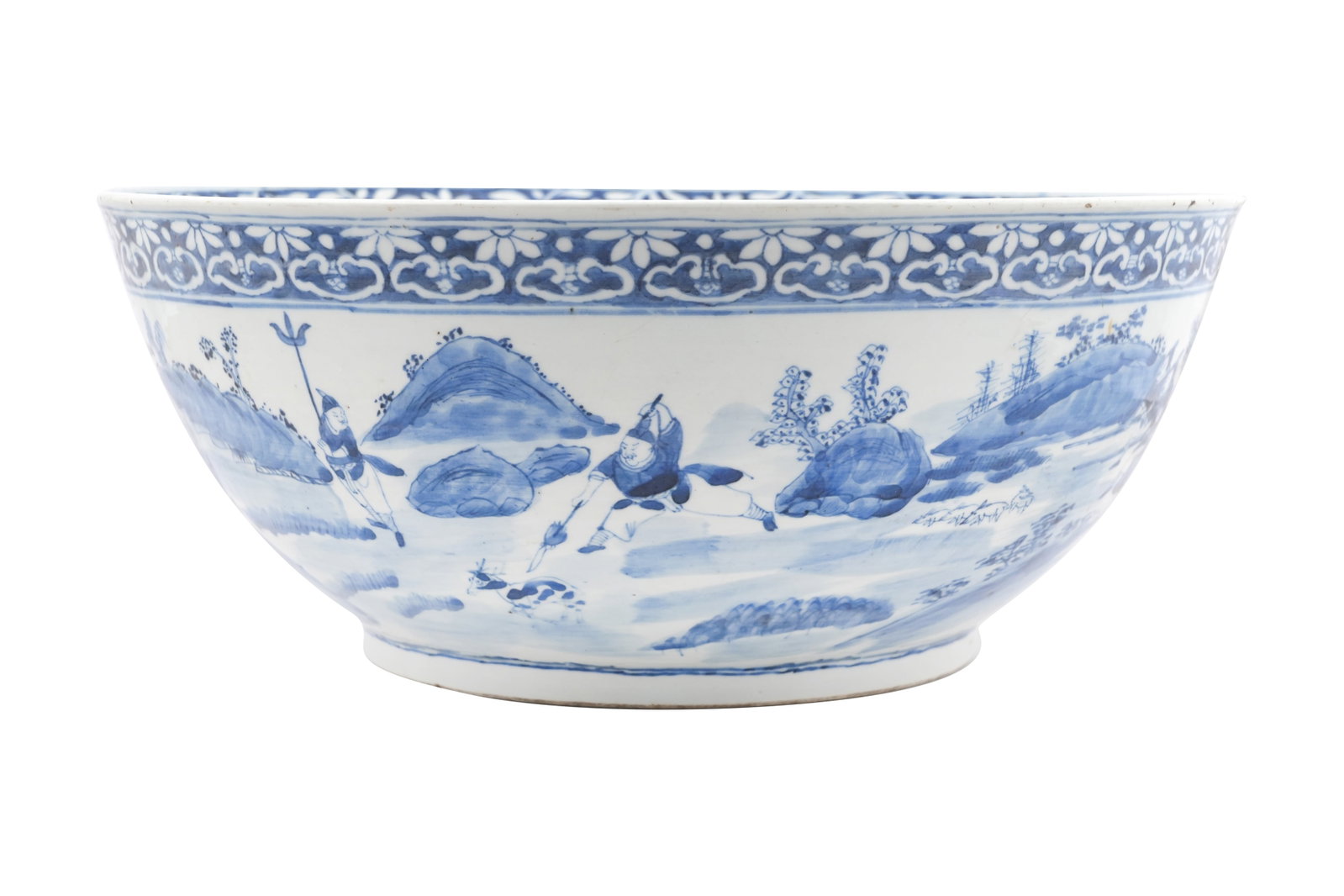 A LARGE CHINESE BLUE AND WHITE 'HUNTERS' BOWL Late Qing dynasty (1 of 7)
