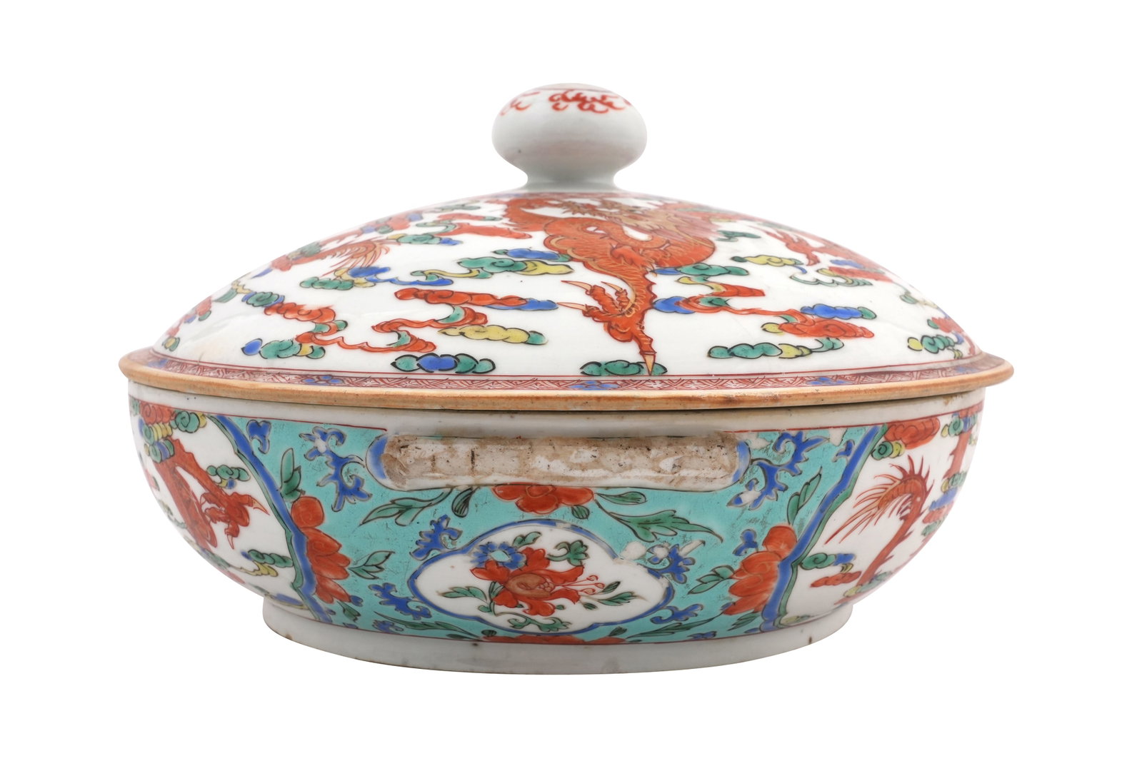 A CHINESE FAMILLE ROSE 'DRAGON' BOWL AND COVER Qing dynasty, 19th century (1 of 7)