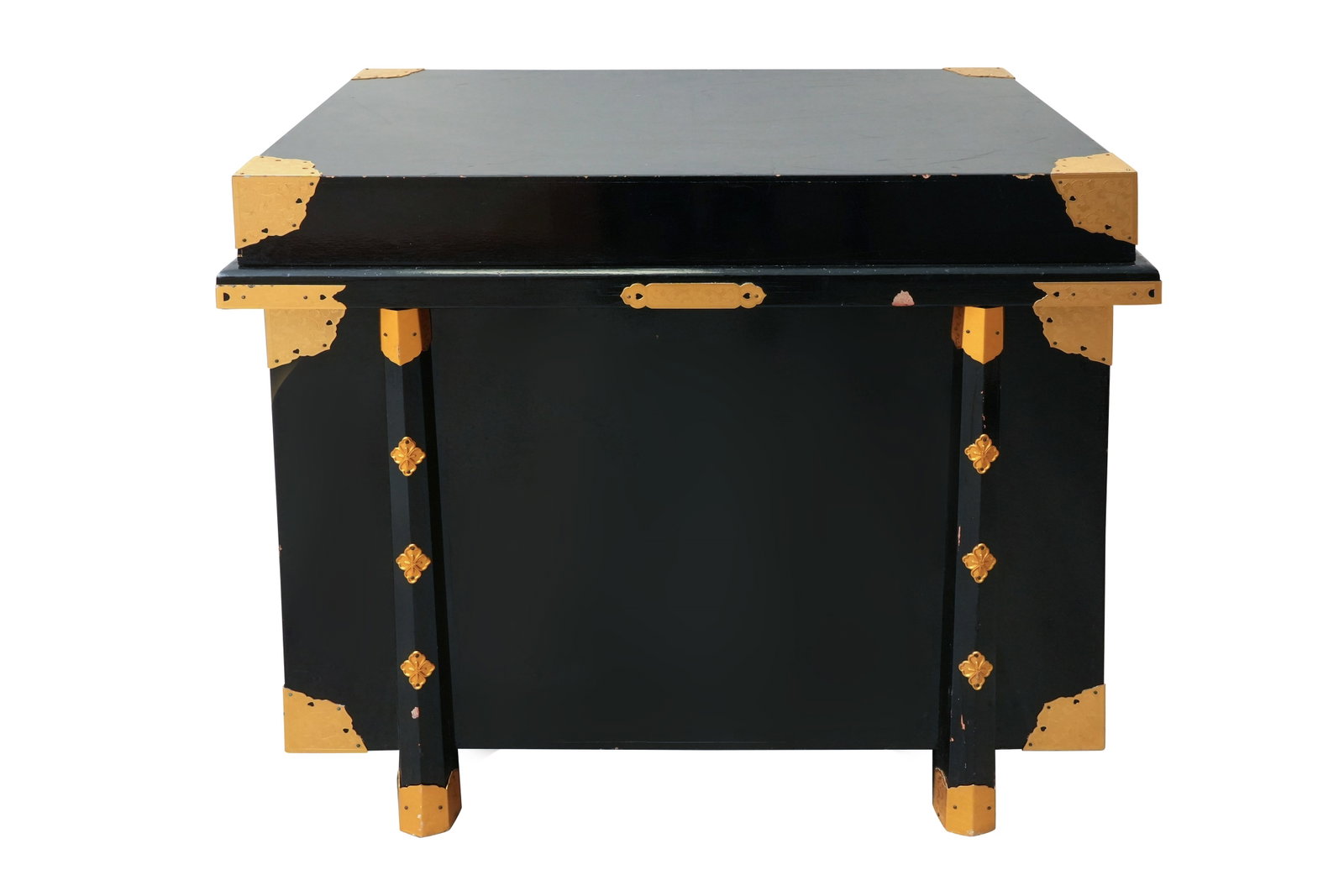 A JAPANESE BLACK LACQUER ARMOUR YOROI BOX AND COVER WITH A TAKEDA MON 20th century (1 of 8)