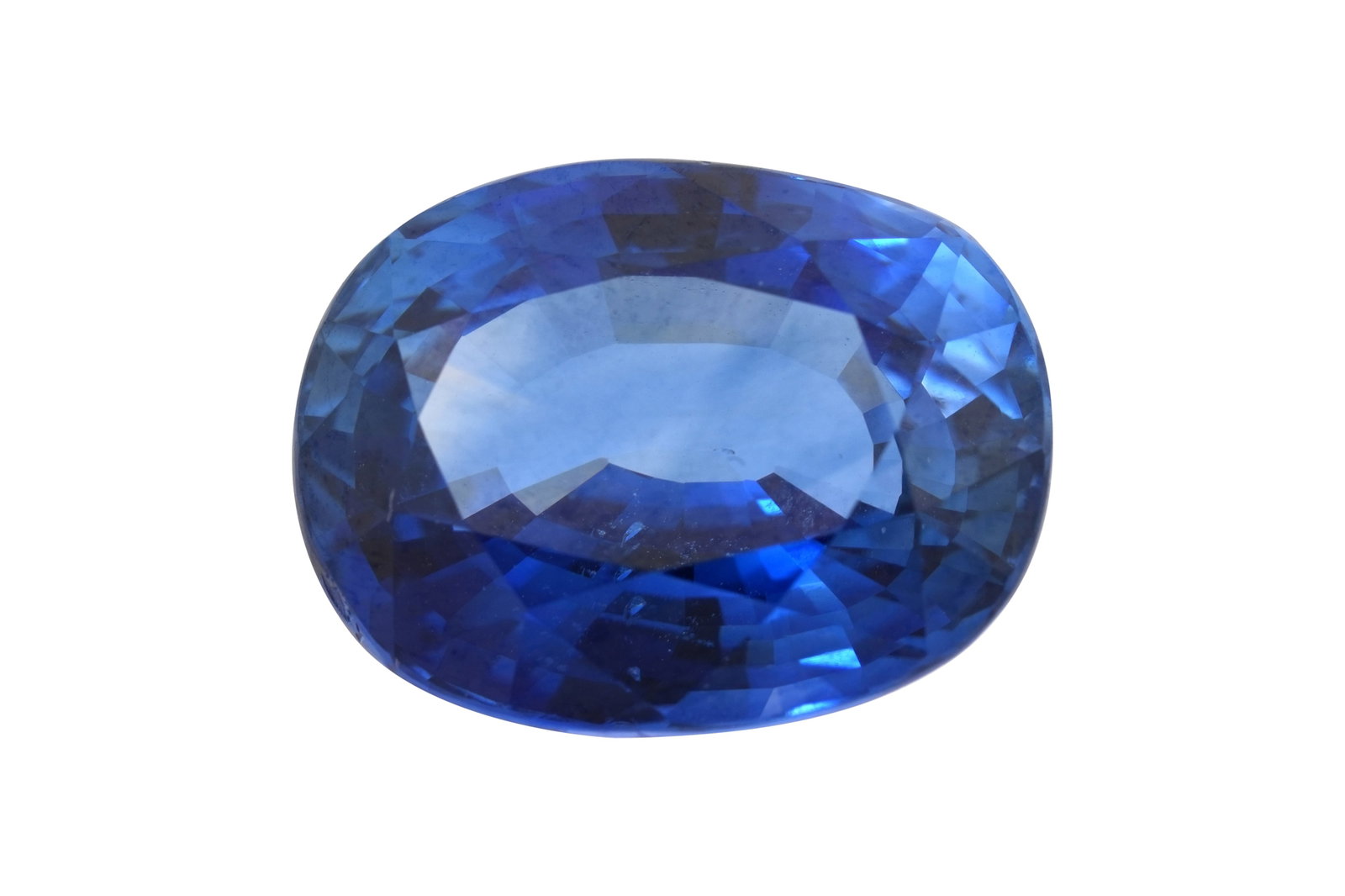 AN UNMOUNTED OVAL CUT SAPPHIRE: AN UNMOUNTED OVAL CUT SAPPHIRE Measuring 14.7mm x 11.4mm x 7.5mm, approximately 10.79 carats