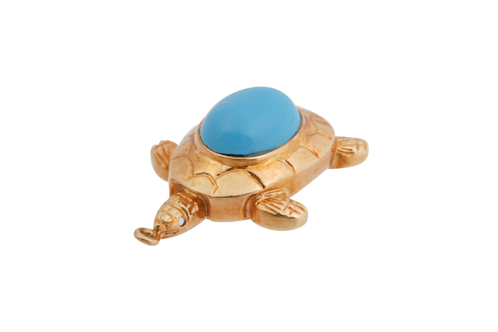 AN 18CT GOLD TURQUOISE CABOCHON TURTLE CHARM: AN 18CT GOLD TURQUOISE CABOCHON TURTLE CHARM The turquoise cabochon central to the shell of the turtle, a loop at its mouth to affix it as a charm, marked '750' verso. Gross weight 3.7grs; length 2.5c