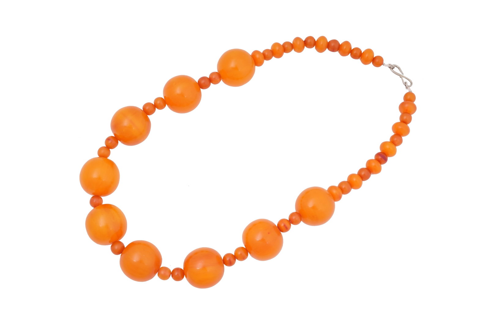 AN AMBER COLOURED BEAD NECKLACE (1 of 3)