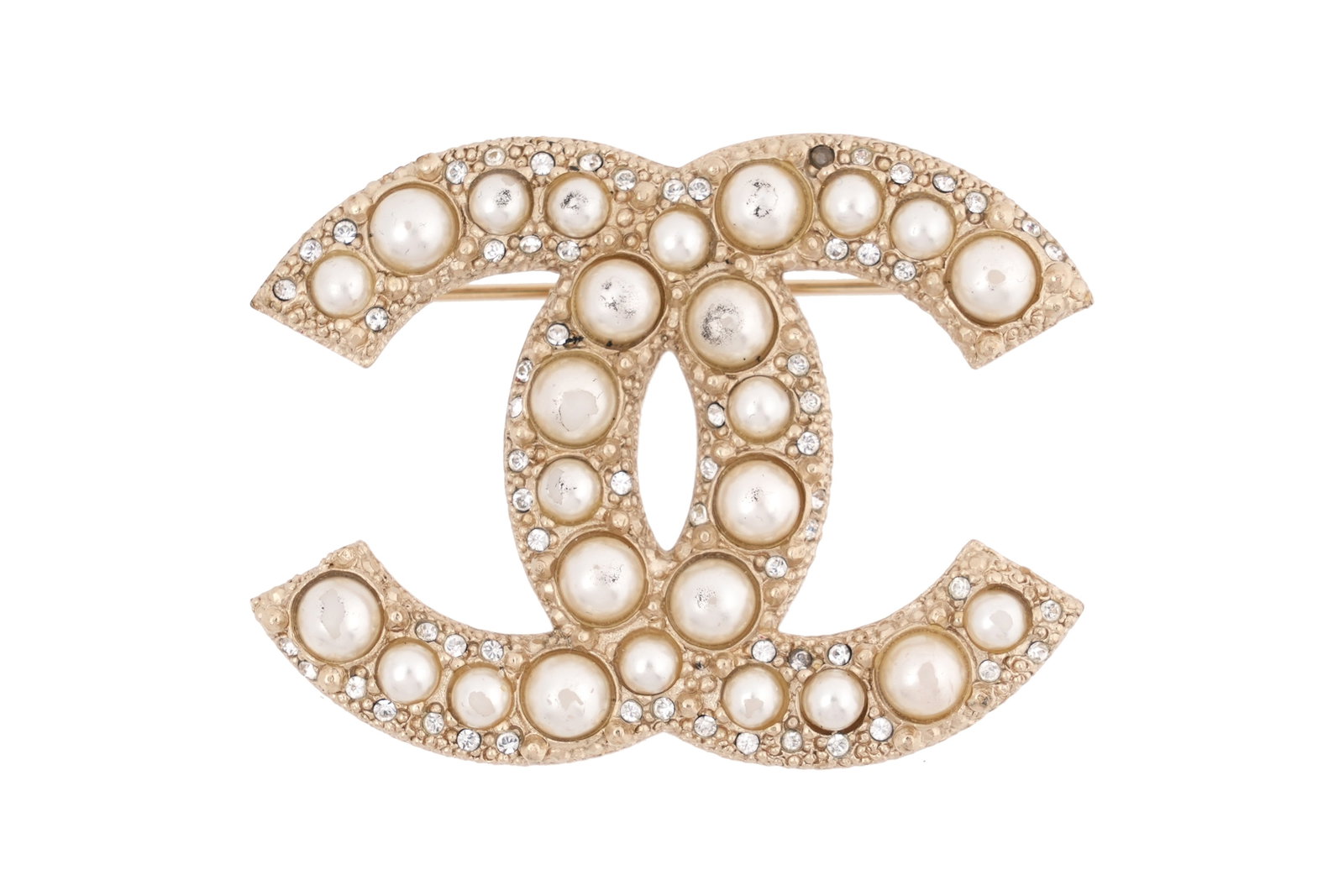 A BOXED CHANEL FAUX PEARL AND CRYSTAL INTERLOCKING 'CC' BROOCH Made in France, autumn 2016 (1 of 6)