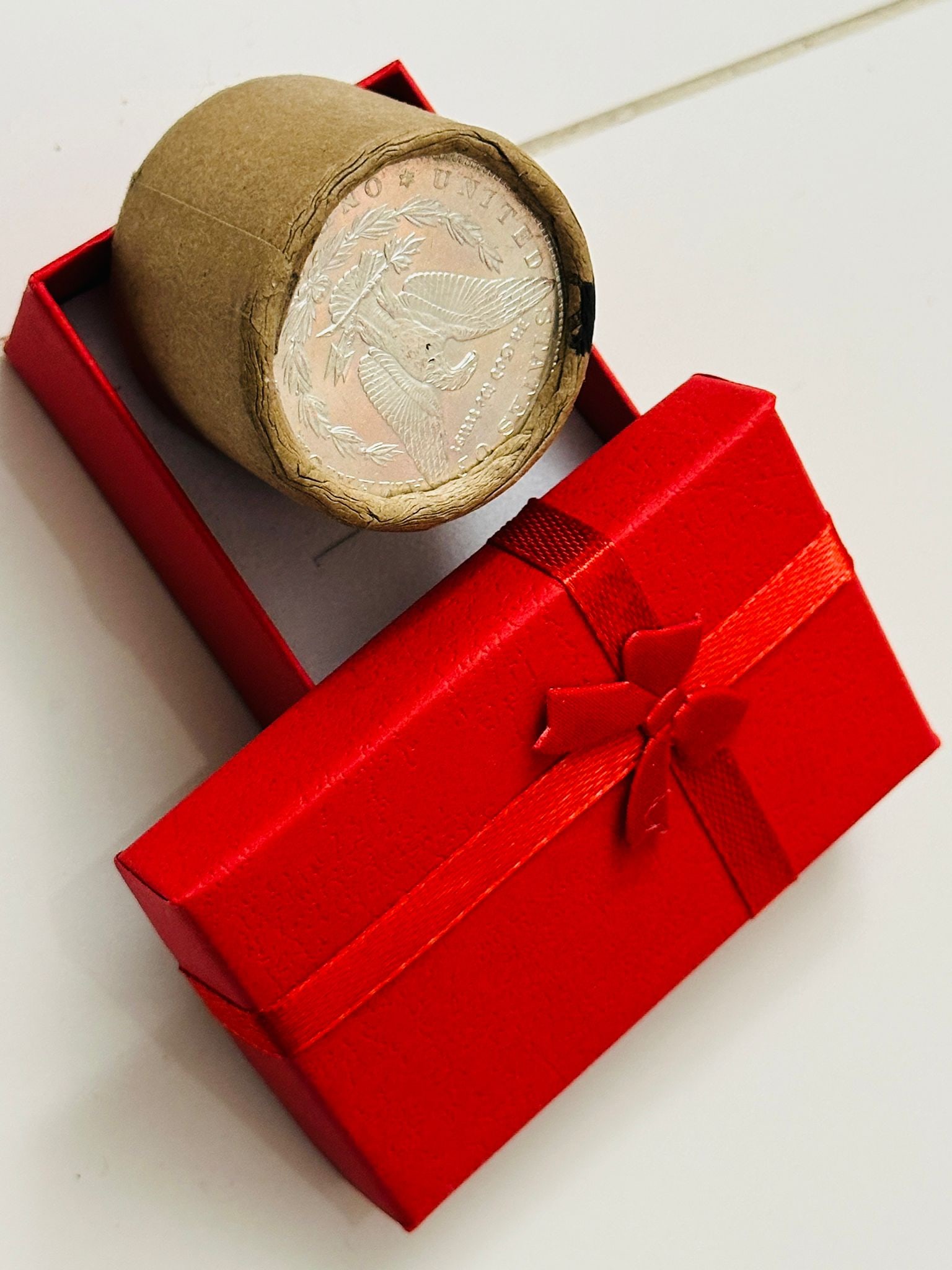 BU $20 Morgan Silver Dollar Roll 1885 & CC Ends: An original Brilliant Uncirculated (BU) sealed roll of Morgan Silver Dollars, featuring an 1885-dated coin on one end and a Carson City (CC) Mint coin on the opposite end. The roll remains sealed with