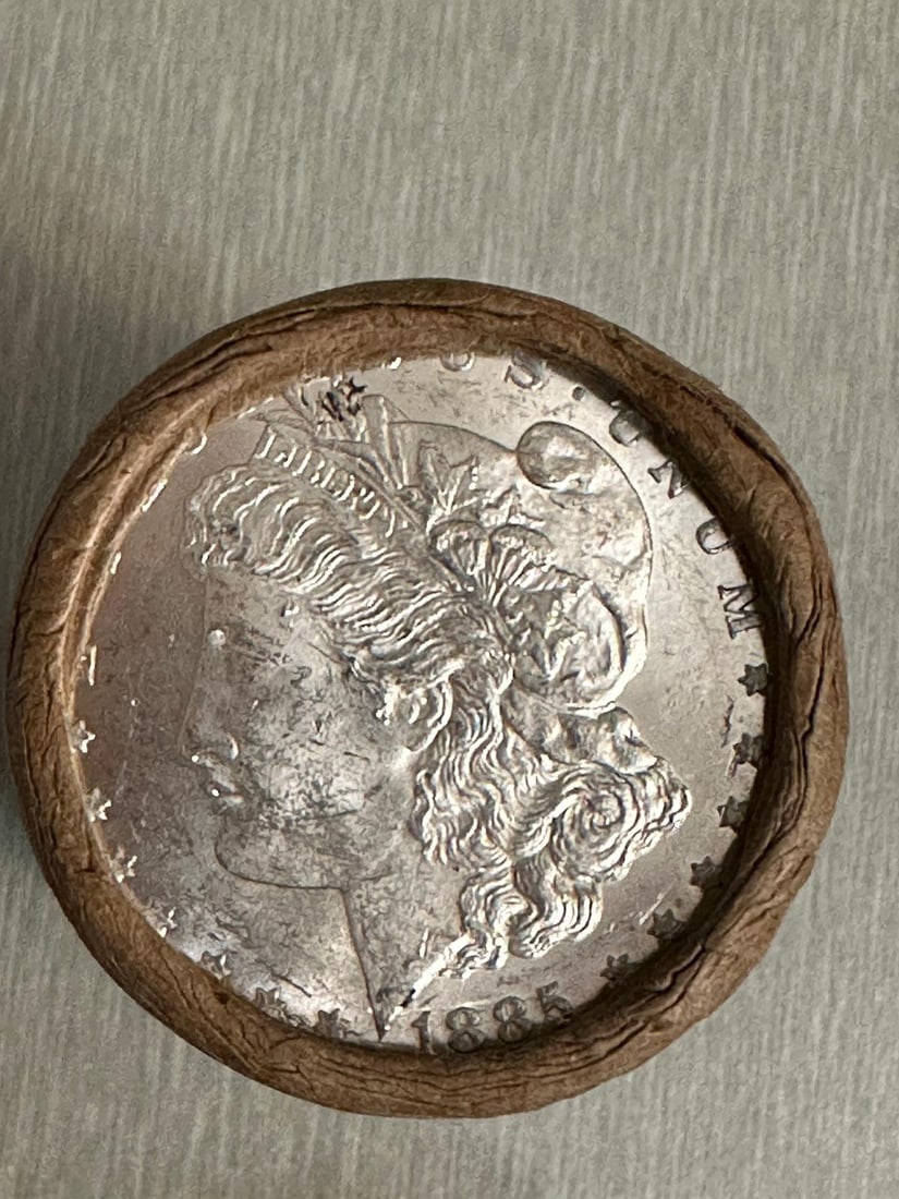 BU $20 Morgan Silver Dollar Roll 1885 & CC Ends: An original Brilliant Uncirculated (BU) sealed roll of Morgan Silver Dollars, featuring an 1885-dated coin on one end and a Carson City (CC) Mint coin on the opposite end. The roll remains sealed with