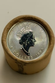 20 QTY $5 Coin 1999&1999 Elizabeth-2 Canadian Maple roll: An original Brilliant Uncirculated (BU) sealed roll containing 20 Canadian Silver Maple Leaf coins, each struck in 1 oz of .9999 fine silver. This roll features the 1999 date on both ends, showcasing 
