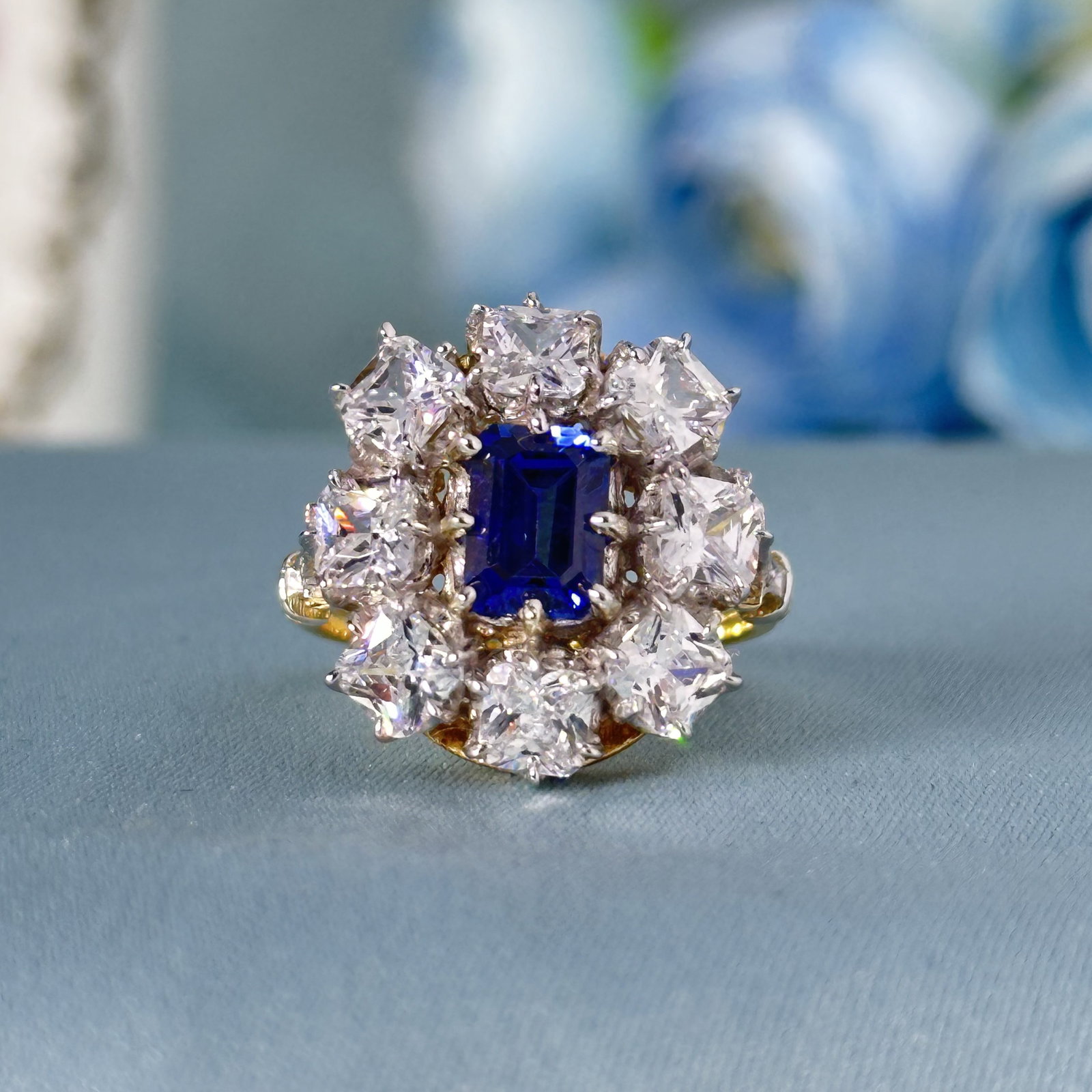 Silver 925 Synthetic Sapphire and CZ Vintage Style Floral Ring Size US6.5: Silver 925 Synthetic Sapphire and CZ Vintage Style Floral Ring Stone: Synthetic Sapphire,CZ Metal: Silver 925 Approx. Weight: 5.86 g. Approx. Gemstone Weight: 1.07 carat Size: US6.5 Location: This ite