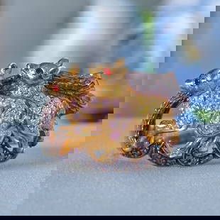 Silver 925 Multi-Color CZ Wolf Shape Solitaire Ring: Silver 925 Multi-Color CZ Wolf Shape Solitaire Ring Stone: CZMetal: Silver 925Approx. Weight: 8.2 g.Approx. Gemstone Weight: 1.03 caratSize: US6Location: This item ships from Bangkok, ThailandReserved