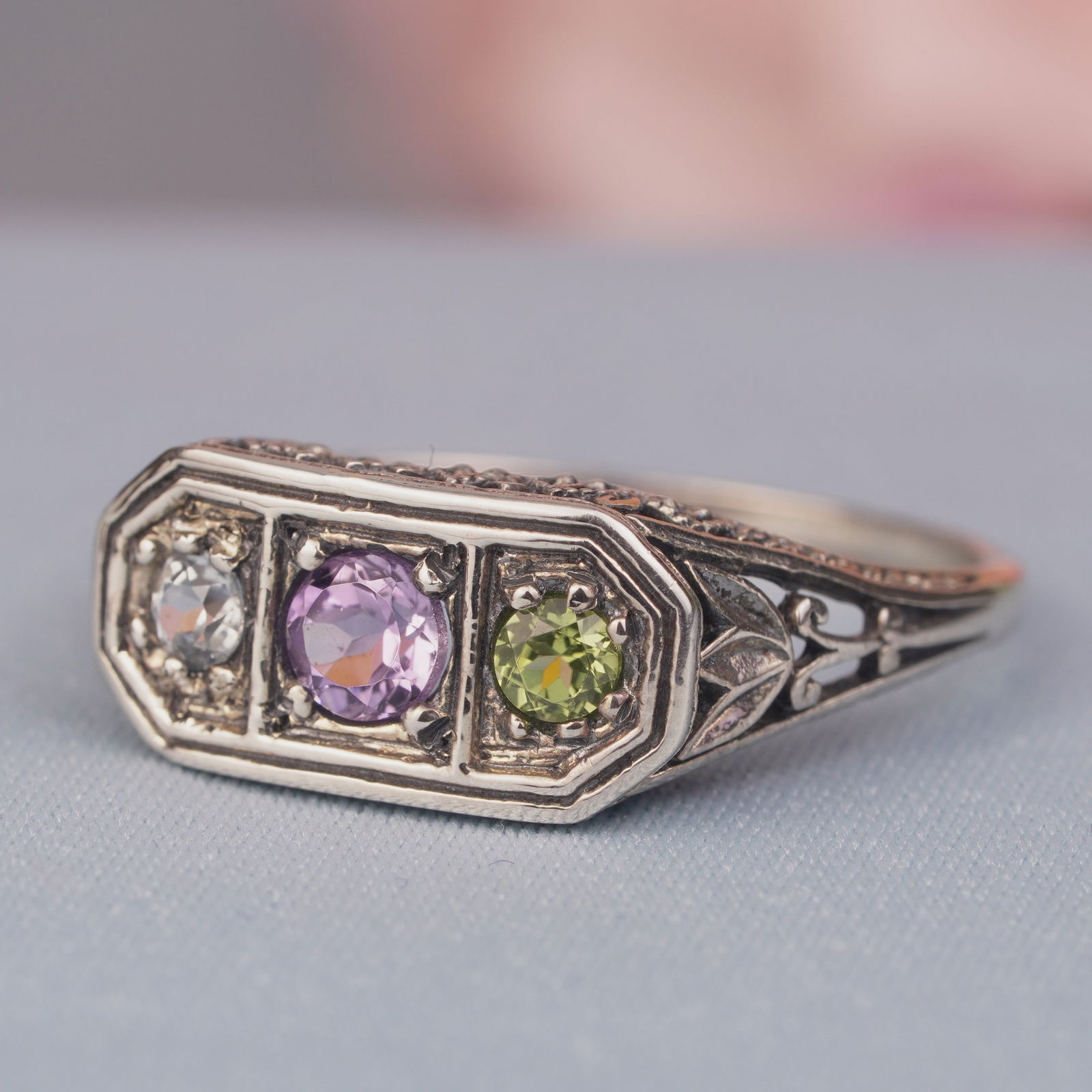 Silver925 Natural Amethyst Blue Topaz Peridot Vintage Filigree Ring: CHARACTERISTICSStatus: In stockOrigin: ThailandMetal: Silver 925Ring Size: US 9Total Gemstones Weight: 0.54 carat. (approx.)Total Gram Weight: 2.58 g. (approx.)*Pictures have been enlarged to show det