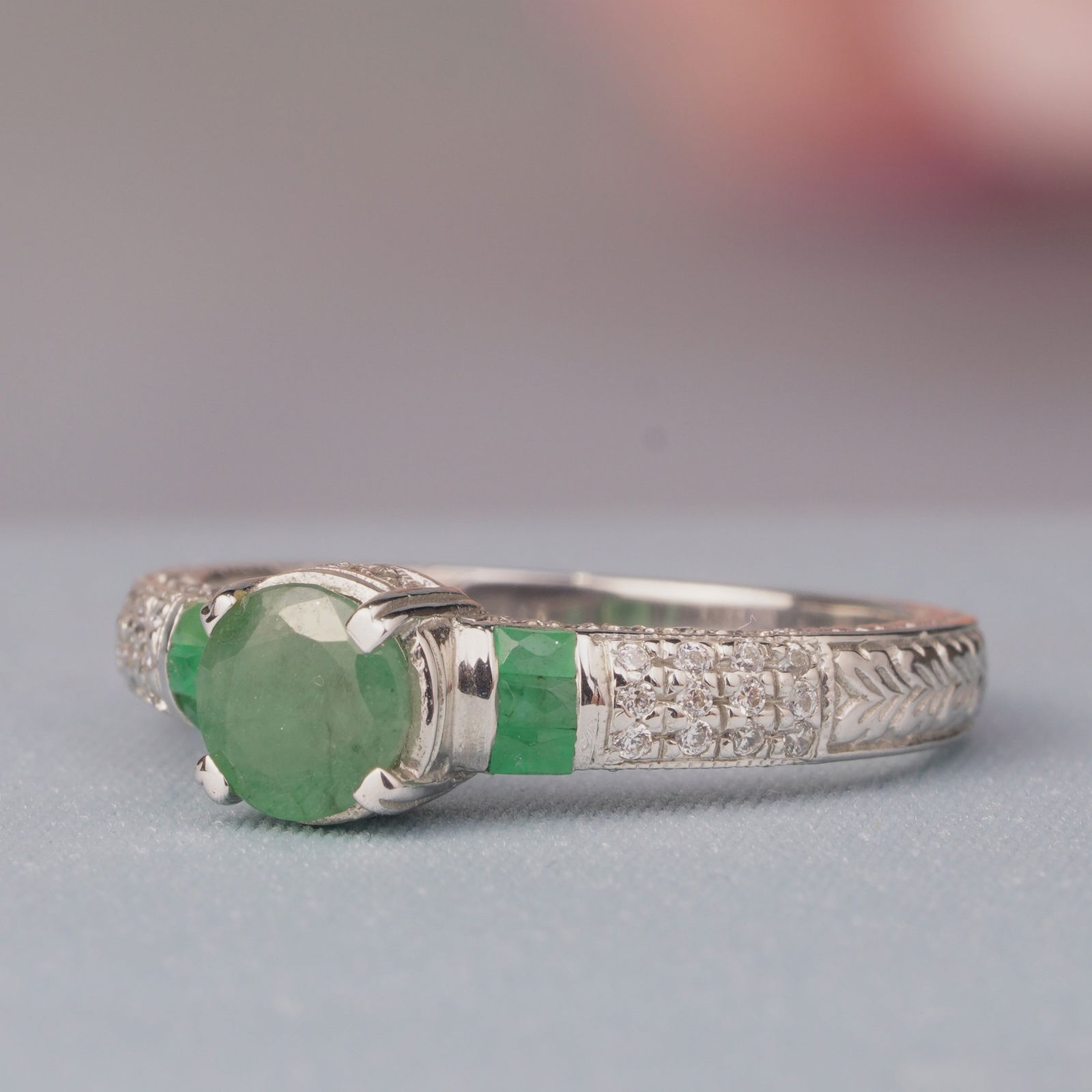Silver925 Emerald Cubic Zirconia Vintage Filigree Ring: CHARACTERISTICSStatus: In stockOrigin: ThailandMetal: Silver 925Ring Size: US 7Total Gemstones Weight: 1.15 carat. (approx.)Total Gram Weight: 2.44 g. (approx.)*Pictures have been enlarged to show det