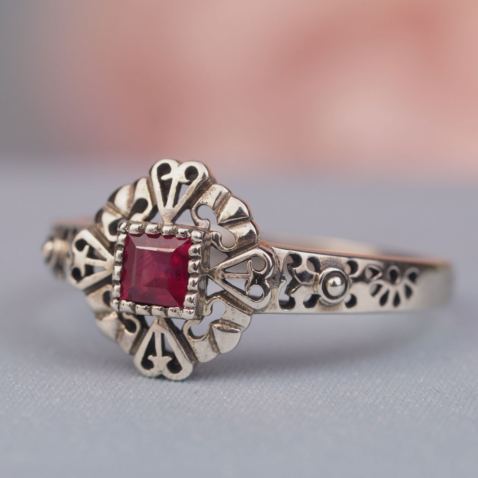 Silver925 Natural Ruby Vintage Filigree Ring: CHARACTERISTICSStatus: In stockOrigin: ThailandMetal: Silver 925Ring Size: US 10Total Gemstones Weight: 0.45 carat. (approx.)Total Gram Weight: 2.36 g. (approx.)*Pictures have been enlarged to show de