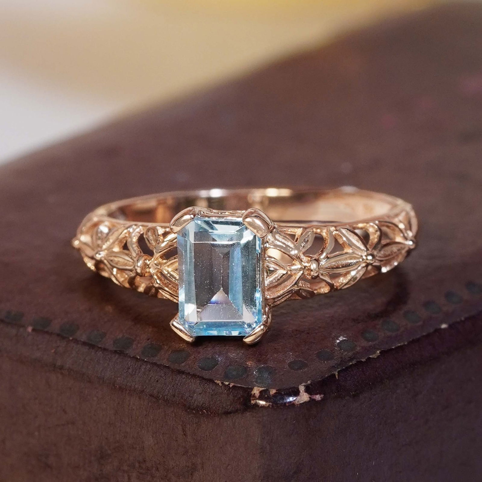 9K Rose Gold Natural Blue Topaz Vintage Style Filigree Solitaire Ring: CHARACTERISTICSOrigin: ThailandMetal: Solid 9K Rose GoldRing Size: US 7Total Gemstones Weight: 0.98 carat. (approx.)Total Gram Weight: 1.62 g. (approx.)*Pictures have been enlarged to show details*GEM