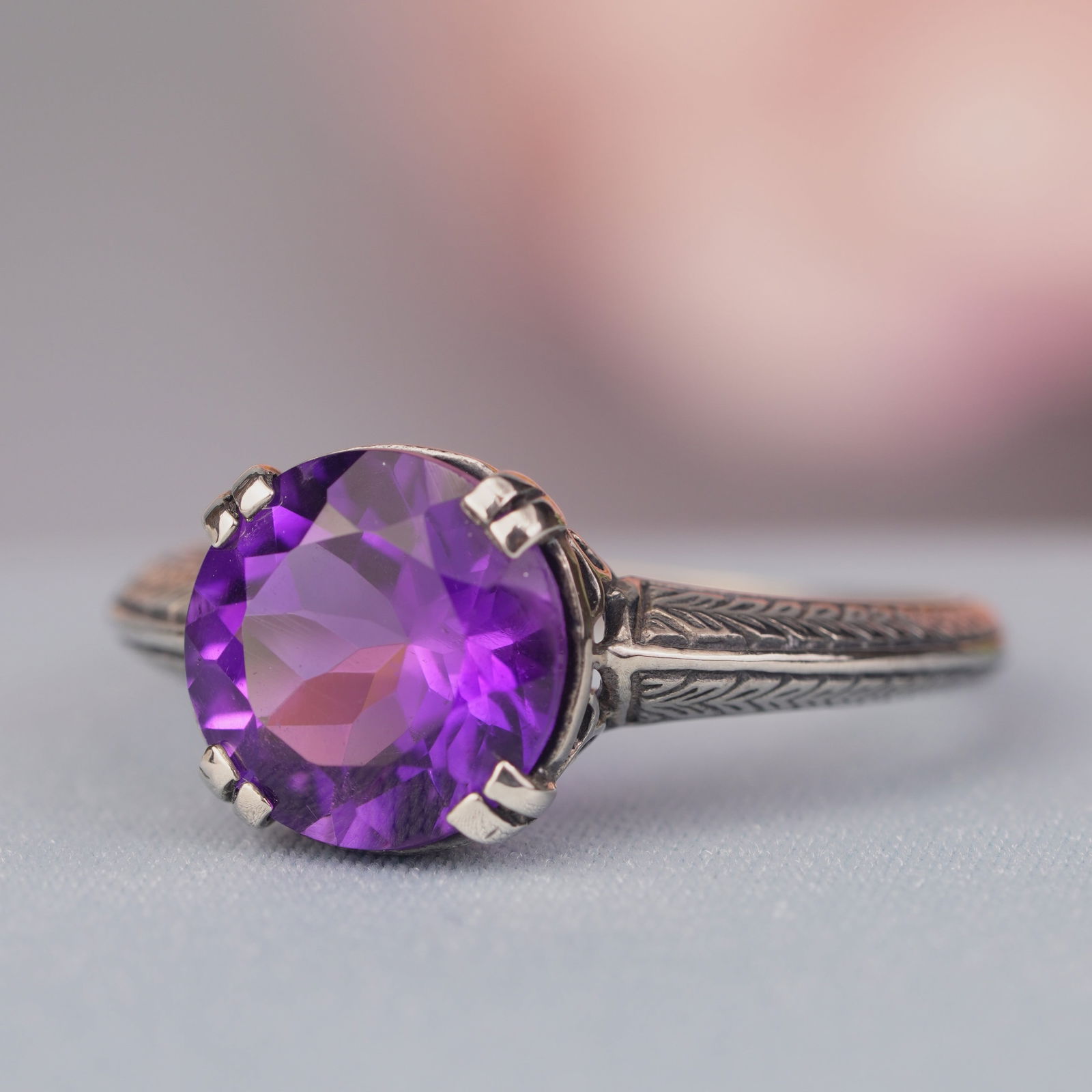 Silver925 Natural Amethyst Vintage Filigree Ring: CHARACTERISTICSStatus: In stockOrigin: ThailandMetal: Silver 925Ring Size: US 10Total Gemstones Weight: 3.20 carat. (approx.)Total Gram Weight: 2.59 g. (approx.)*Pictures have been enlarged to show de