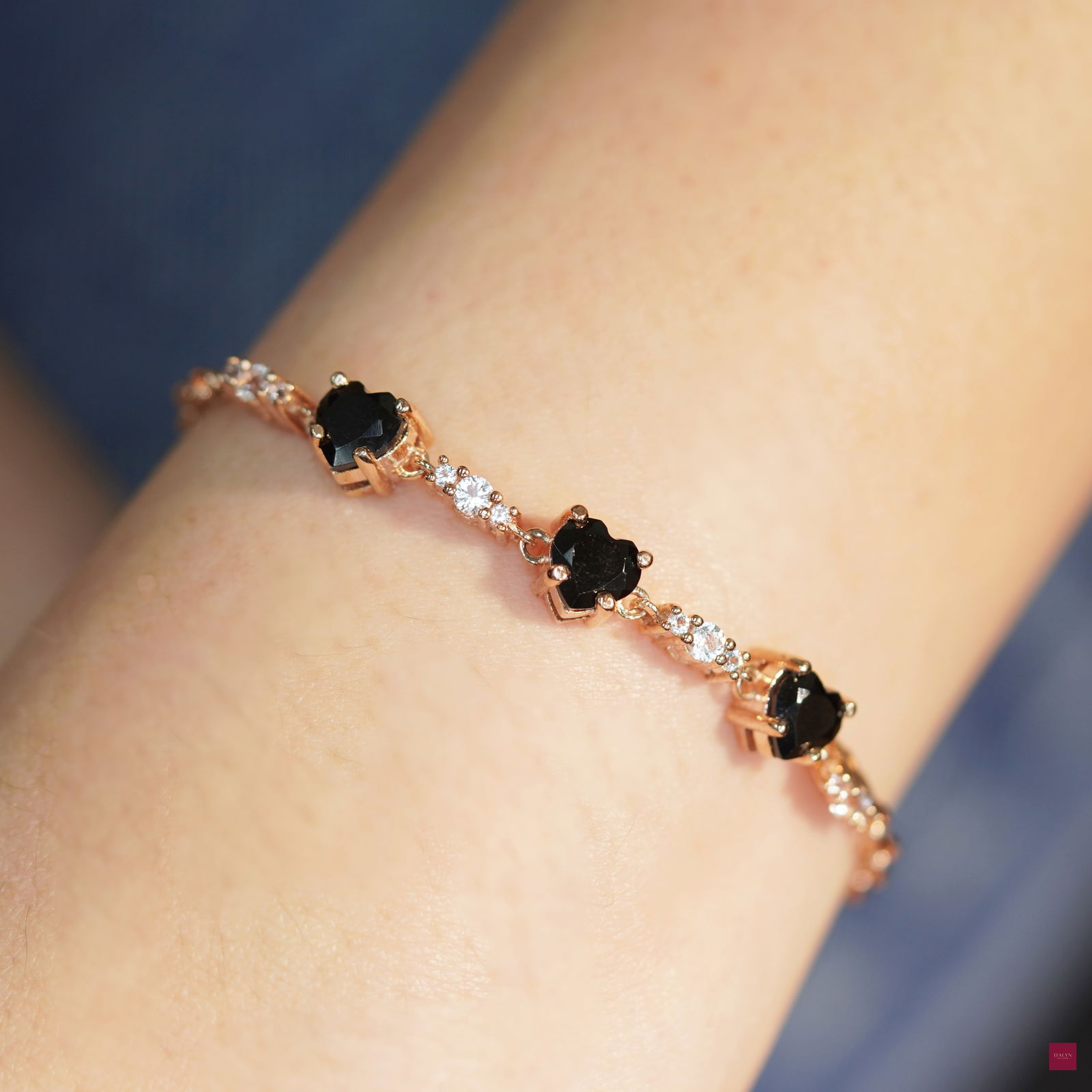 18K Rose Gold Plate Sterling Silver Natural Onyx and White Topaz Bracelet: 18K Rose Gold Plate Sterling Silver Natural Onyx and White Topaz Bracelet Stone: Natural Onyx and White Topaz Metal: Gold plated silver 925 Approx. Weight: 5.73 g. Approx. Gemstone Weight: 3.17 carat