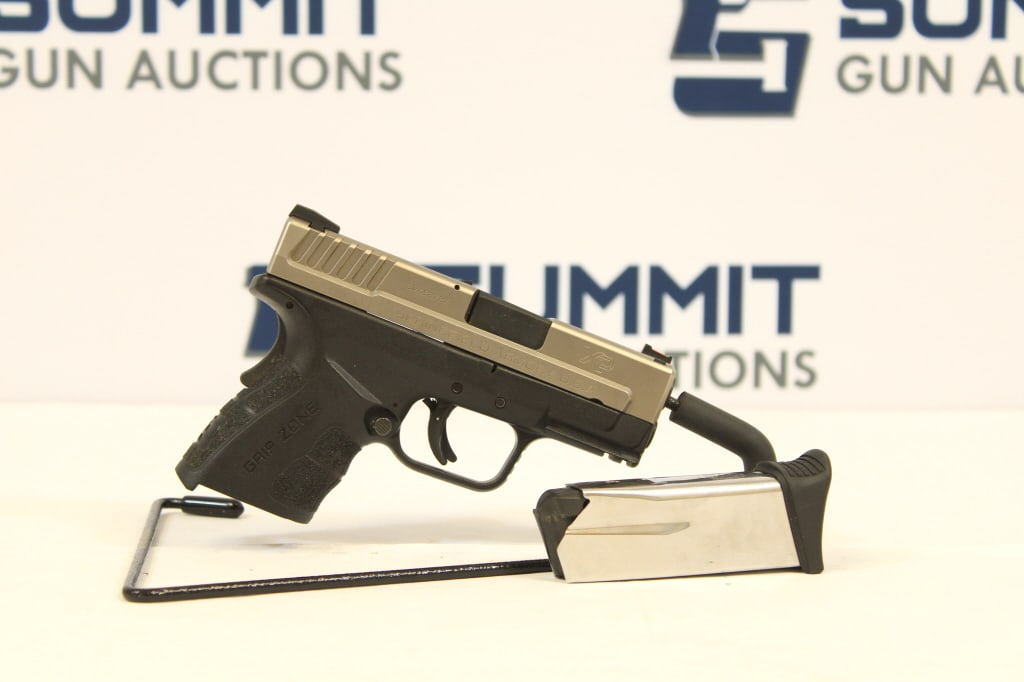 Springfield Armory XD-45 .45 ACP: This Springfield Armory XD-45 comes with one magazine, adjustable front and rear sighted, and shows normal signs of usage. Please see photos. - Bore: Shiny , Action: Semi - 3.5