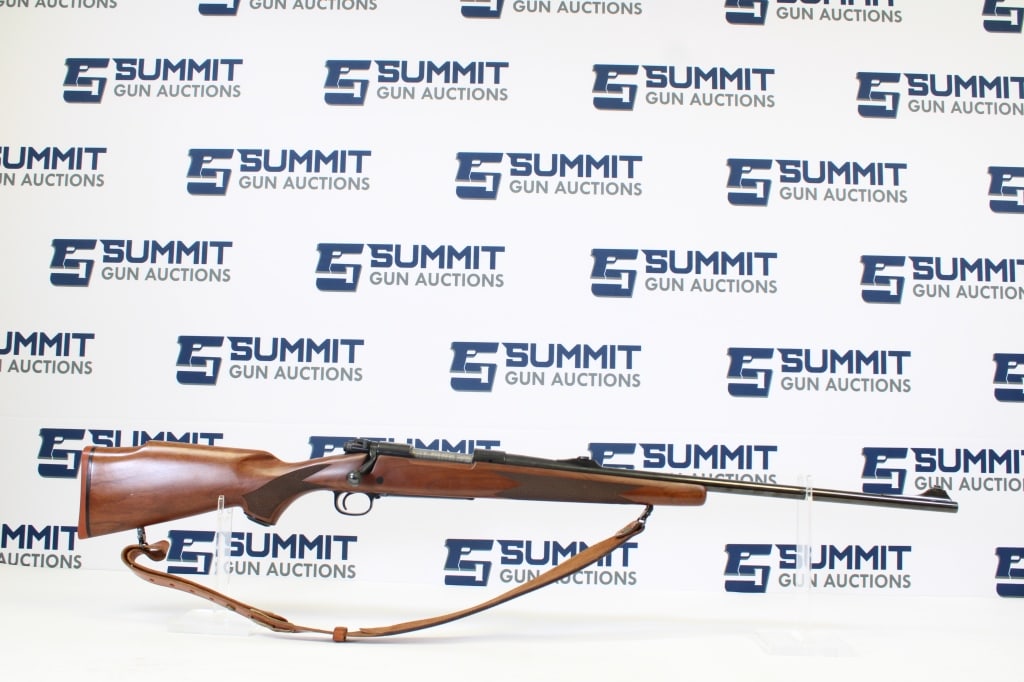 Winchester 70 XTR Sporter .30-06: The Winchester Model 70 XTR Featherweight is a bolt-action rifle. The beautiful wood stock sets it apart from other Winchester Model 70 rifles. This 70 XTR is chambered in 30-06 SPRG and features a 20