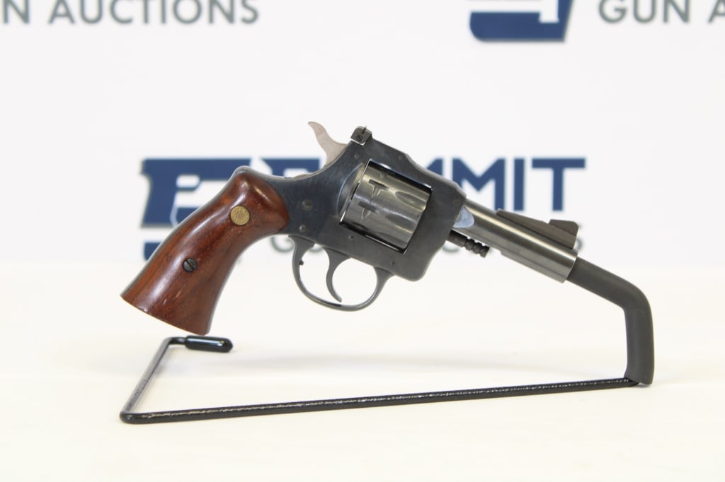 H&R Inc 829 .22 LR: Harrington & Richardson Model 829 double action .22LR revolver with adjustable sights, This H&R is in good condition. *Missing swing arm for the cylinder* Please see photos. - Bore: Shiny , Action: DA