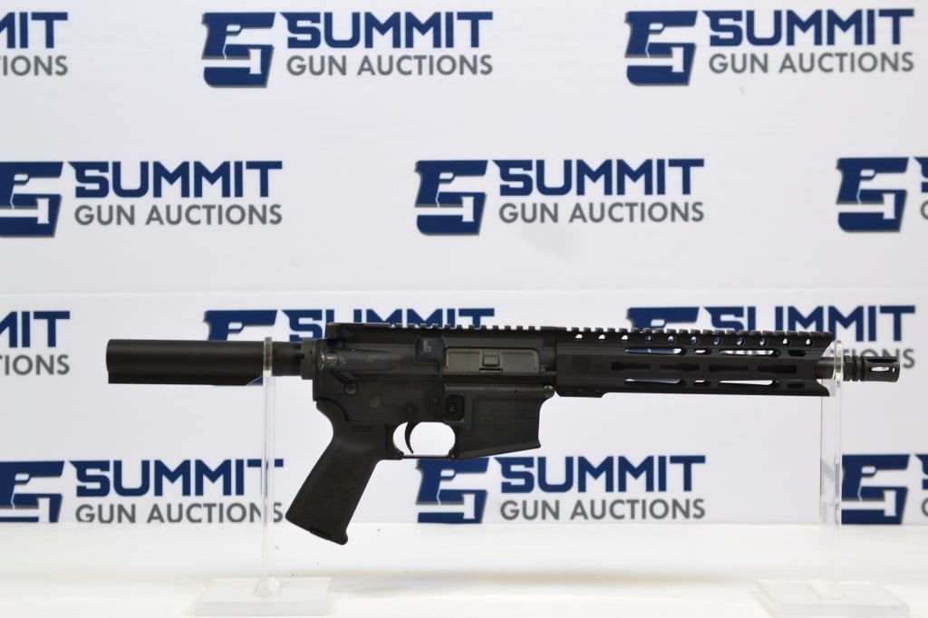 Diamondback Firearms DB15 5.56: Up for auction is a DB-15 pistol. It features a 9.5 inch barrel and top pic rail. Showing normal signs of wear and tear, this firearm is in good condition. Please see photos. - Bore: Shiny ; Action: S